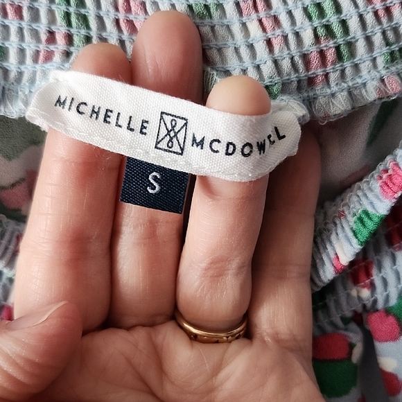 Chic Smocked Blouse with Multicolor Pattern - Picture 2 of 4